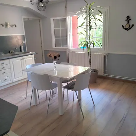 Maison De Nyaraló *